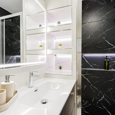 Apartment En El Corazon De By Pineapple Homes